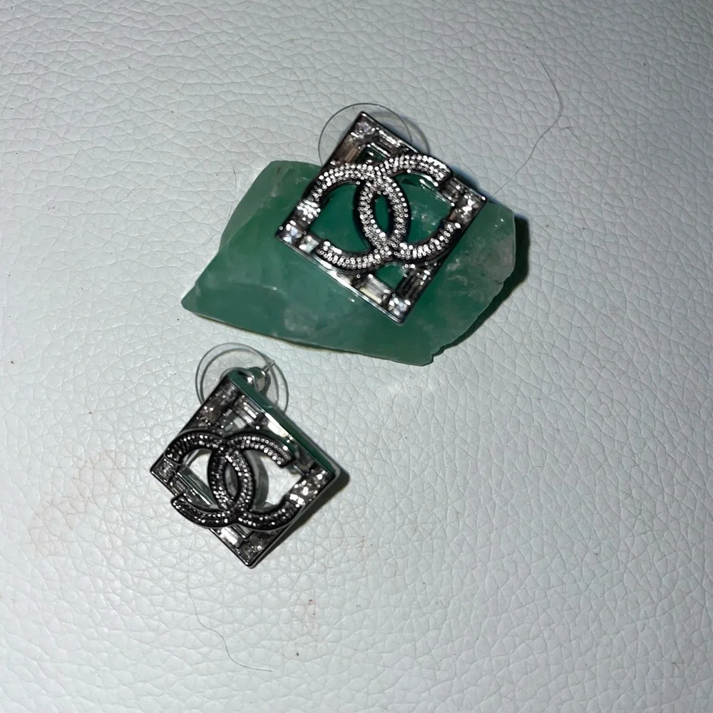 Elegant Chanel Silver tone Earrings with crystals collection 2022 - Picture 13 of 16